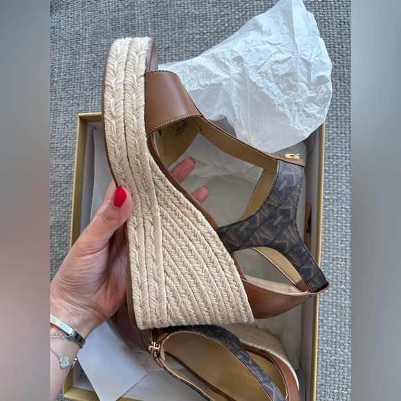 Michael Kors Berkley Mid Wedge Leather Sandals – Size 8.5M - Picture 9 of 12